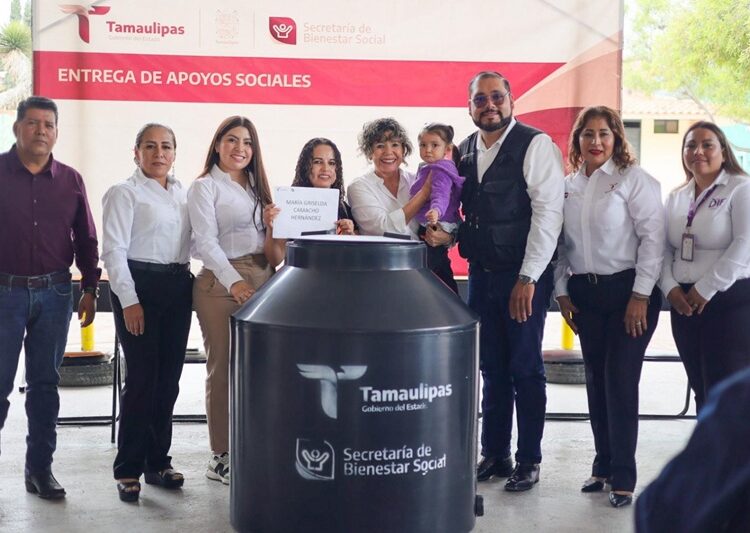 Entrega SEBIEN tinacos en Palmillas