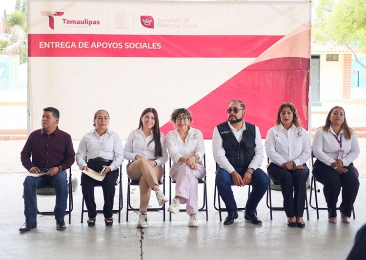 Entrega SEBIEN tinacos en Palmillas