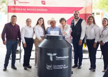 Entrega SEBIEN tinacos en Palmillas