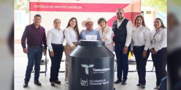 Entrega SEBIEN tinacos en Palmillas