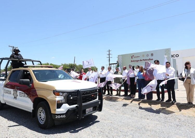 Entrega gobernador AVA nuevos vehículos para seguridad pública