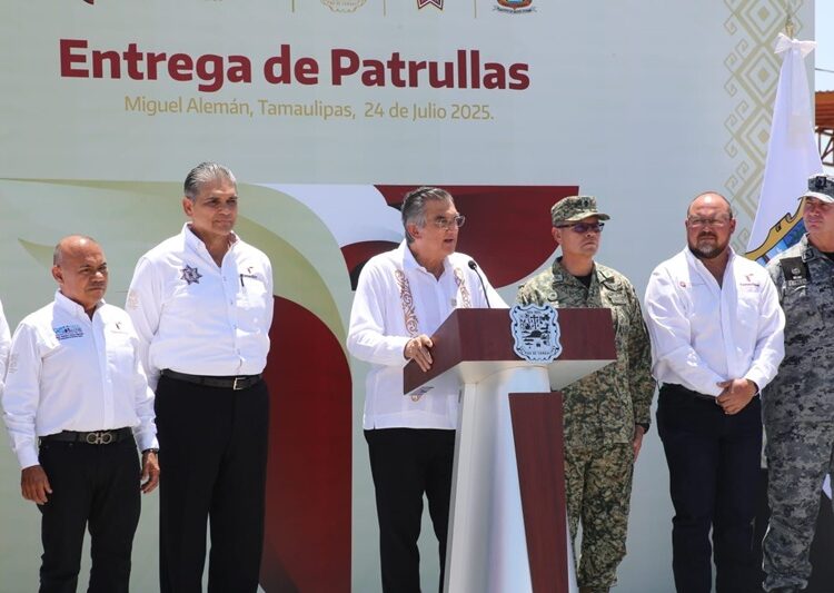 Entrega gobernador AVA nuevos vehículos para seguridad pública
