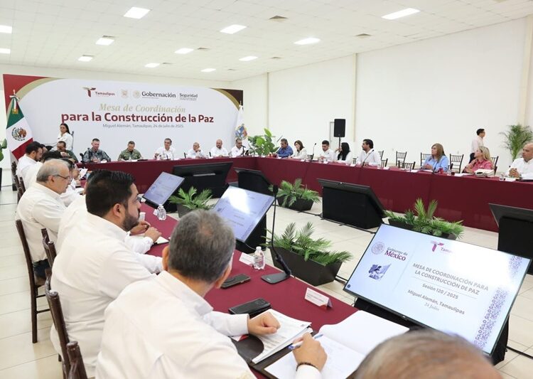 Entrega gobernador AVA nuevos vehículos para seguridad pública