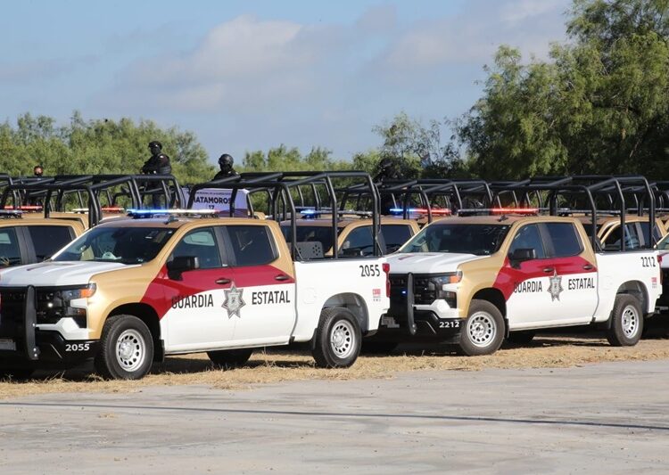 Entrega gobernador AVA nuevos vehículos para seguridad pública