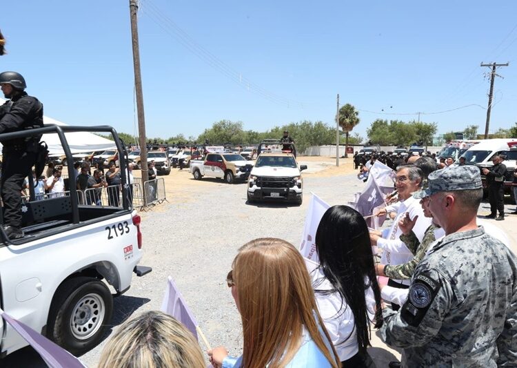 Entrega gobernador AVA nuevos vehículos para seguridad pública