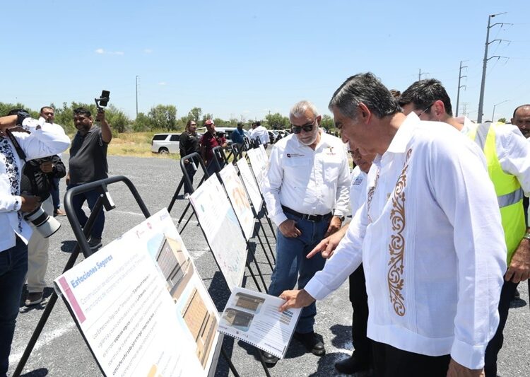 Entrega gobernador AVA nuevos vehículos para seguridad pública