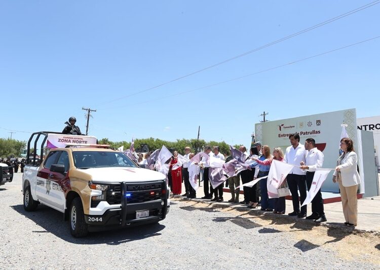 Entrega gobernador AVA nuevos vehículos para seguridad pública