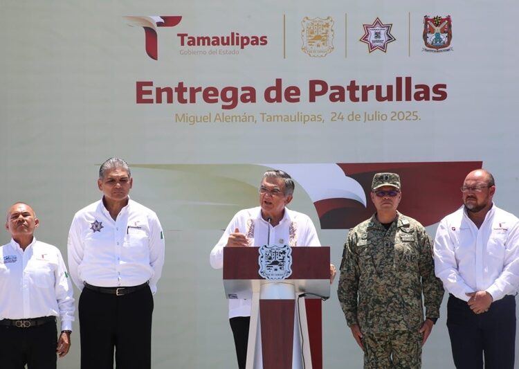 Entrega gobernador AVA nuevos vehículos para seguridad pública