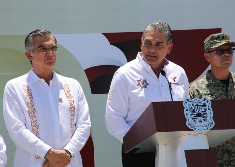 Entrega gobernador AVA nuevos vehículos para seguridad pública