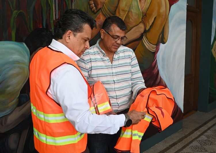 Evalúa Lalo Gattás trabajo de servicios públicos