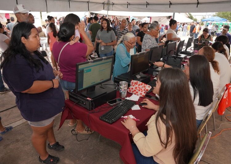 Familias de las Torres agradecen a alcaldesa beneficios de “Presidencia Cerquita de Ti”