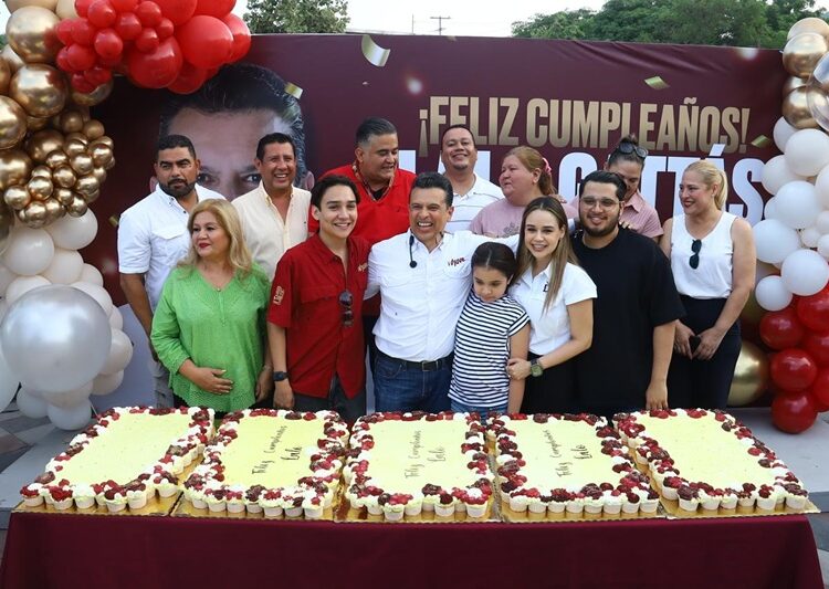 Festejan vecinos de la Ampliación Echeverría a Lalo en su cumpleaños