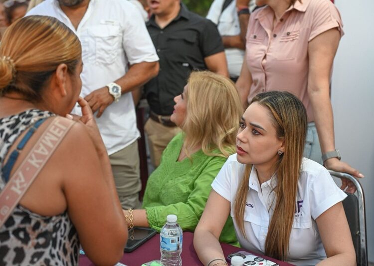 Festejan vecinos de la Ampliación Echeverría a Lalo en su cumpleaños