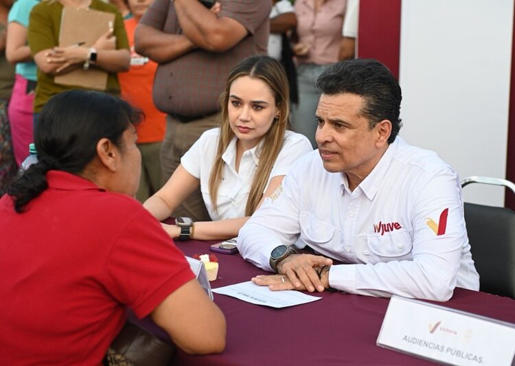 Festejan vecinos de la Ampliación Echeverría a Lalo en su cumpleaños