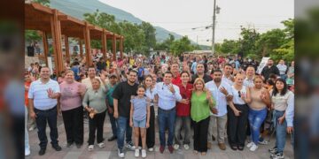 Festejan vecinos de la Ampliación Echeverría a Lalo en su cumpleaños