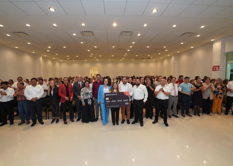 Fortalece Carmen Lilia alianza con magisterio de NLD