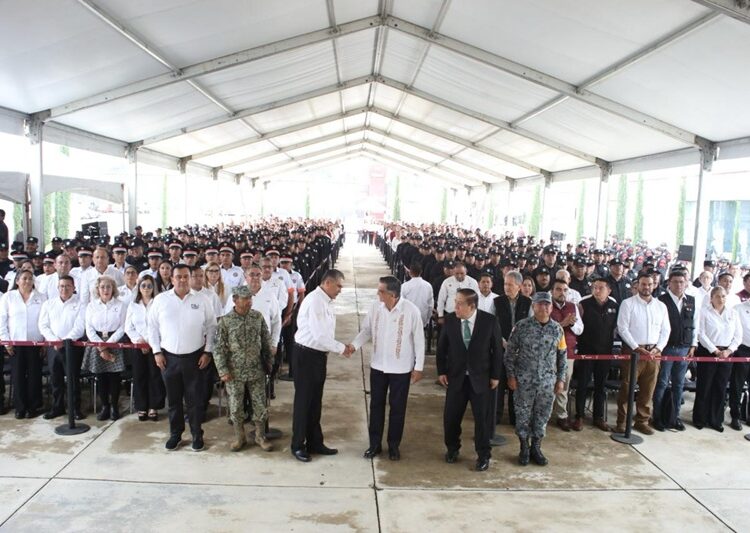 Gobernador AVA toma protesta al nuevo secretario de SSPT
