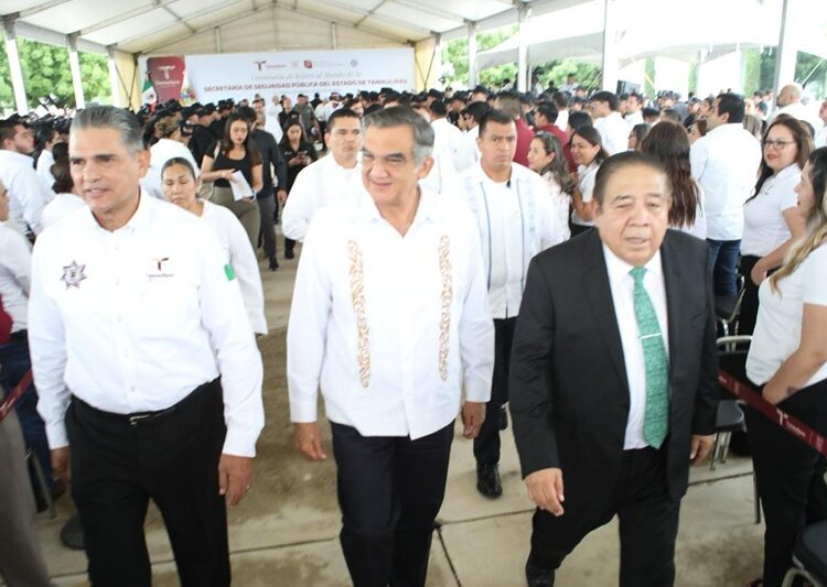 Gobernador AVA toma protesta al nuevo secretario de SSPT