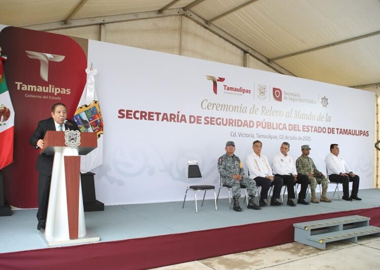 Gobernador AVA toma protesta al nuevo secretario de SSPT