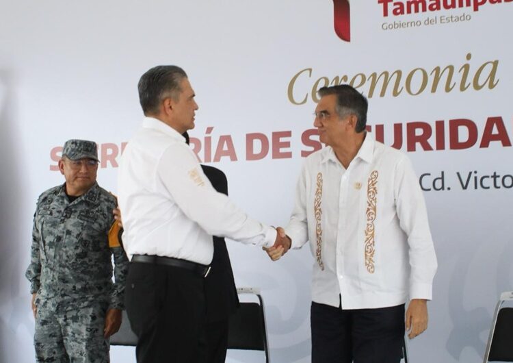 Gobernador AVA toma protesta al nuevo secretario de SSPT