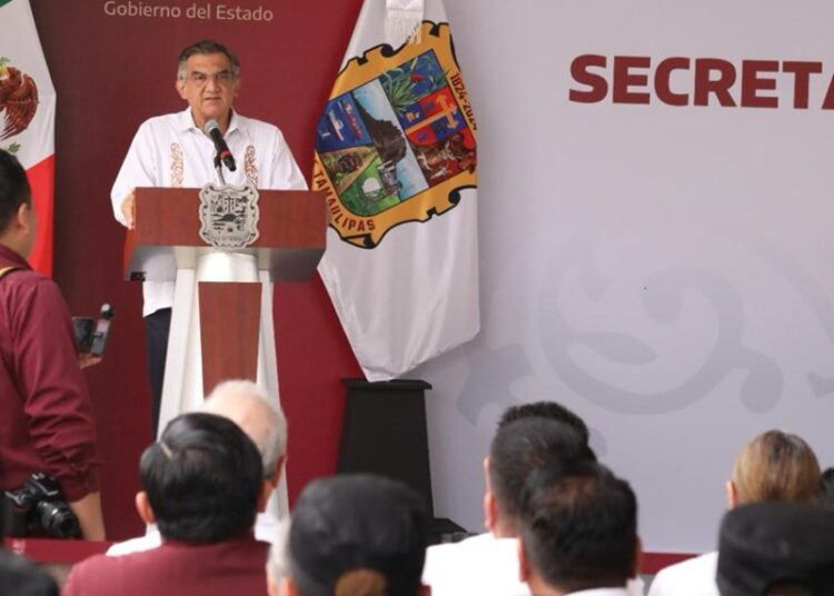 Gobernador AVA toma protesta al nuevo secretario de SSPT