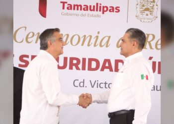 Gobernador AVA toma protesta al nuevo secretario de SSPT