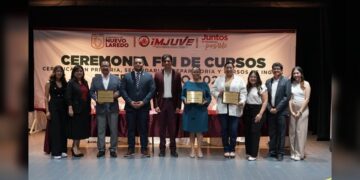 Jóvenes neolaredenses concluyen sus estudios gracias a programas de IMJUVE