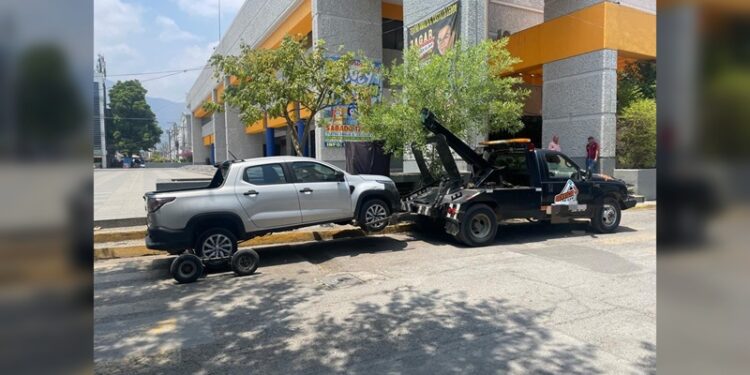 Llama Tránsito Municipal a evitar estacionarse en sitios prohibidos en Cd. Victoria