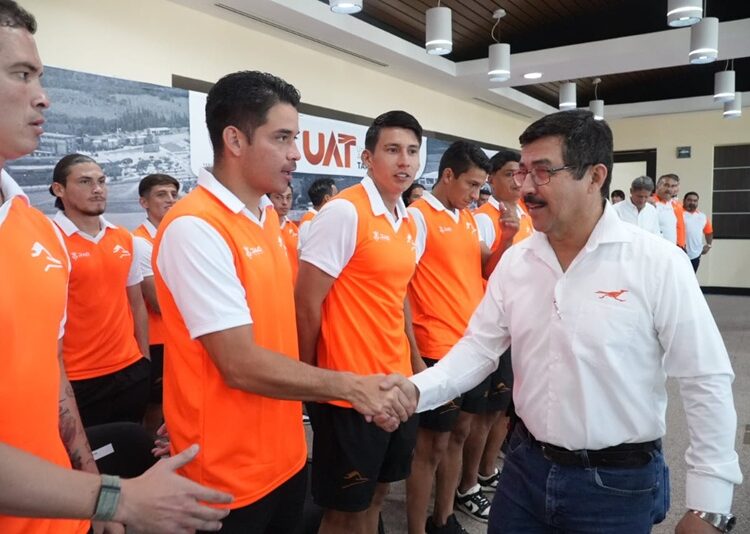 Rector de la UAT presenta al Correcaminos para el Torneo Apertura 2025 de la Liga de Expansión