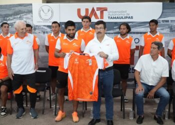 Rector de la UAT presenta al Correcaminos para el Torneo Apertura 2025 de la Liga de Expansión