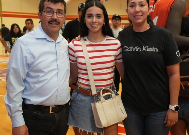 Regina y Brandon emprenden viaje al mundial de esgrima en Europa