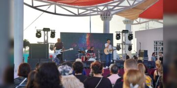 “Rockeando en el Laguito” reúne a jóvenes en una velada llena de música y talento