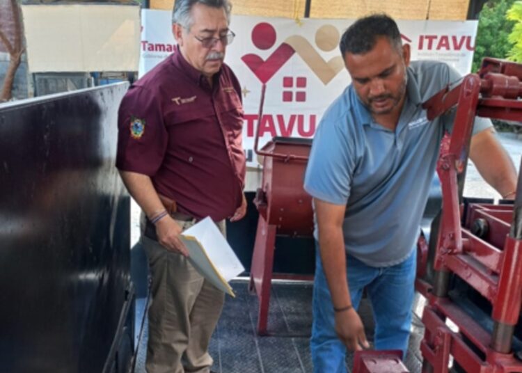 Transforma ITAVU viviendas con bloqueras comunitarias en Díaz Ordaz y Tula