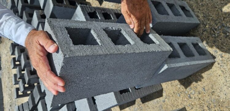 Transforma ITAVU viviendas con bloqueras comunitarias en Díaz Ordaz y Tula