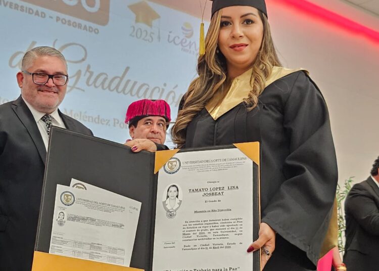 Encabeza Francisco Chavira Graduación de la UNT en Ciudad Victoria