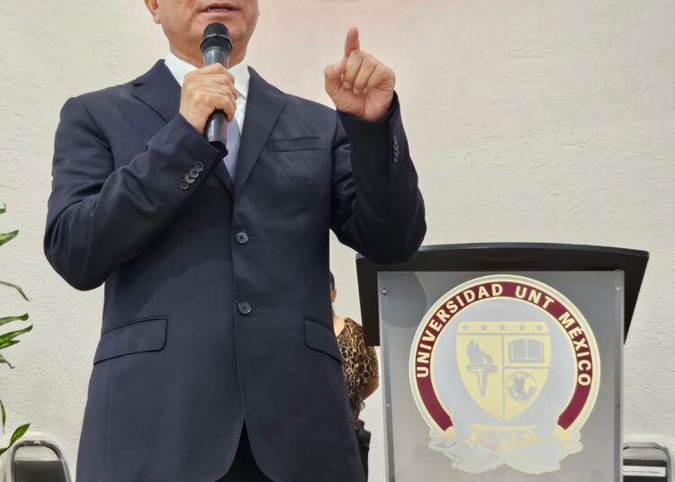 Encabeza Francisco Chavira Graduación de la UNT en Ciudad Victoria