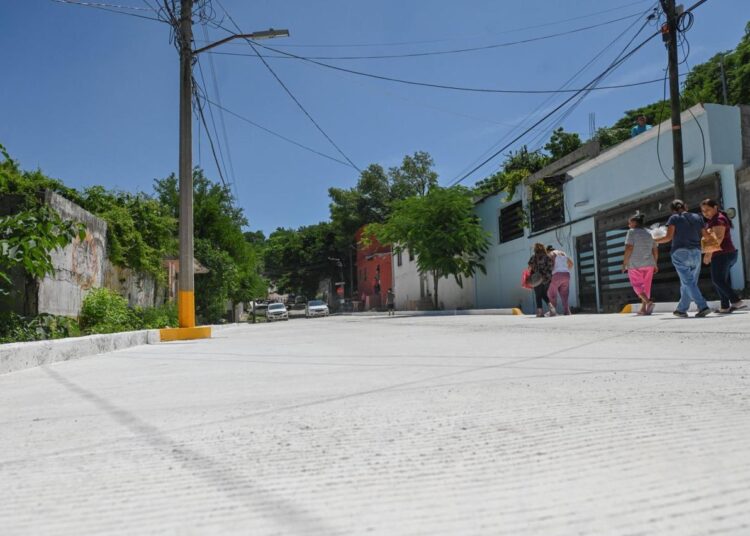Entregan nueva calle de concreto hidráulico en la San Marcos II