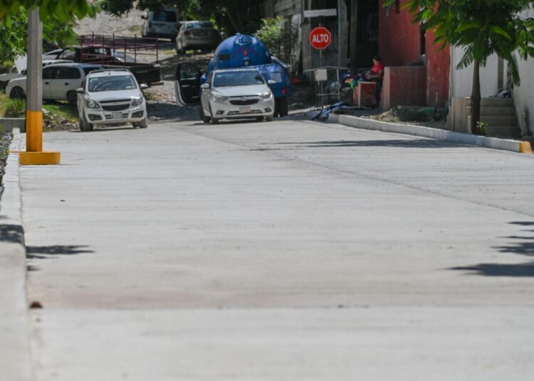 Entregan nueva calle de concreto hidráulico en la San Marcos II