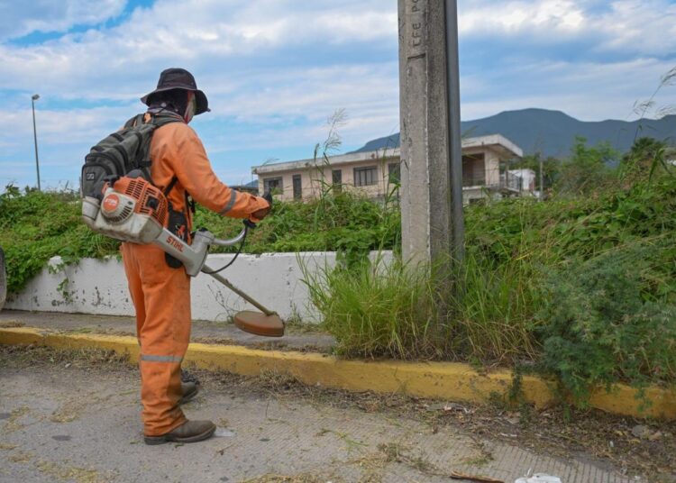Victoria da mantenimiento a vialidades