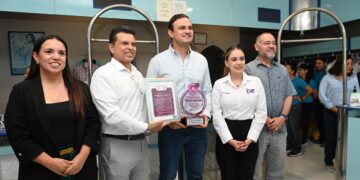 DIF Victoria entrega insignia a empresa inclusiva