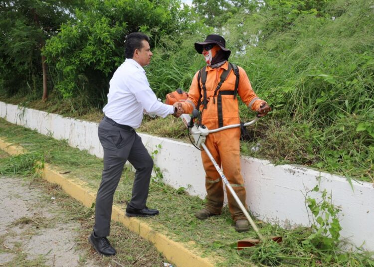 Victoria da mantenimiento a vialidades