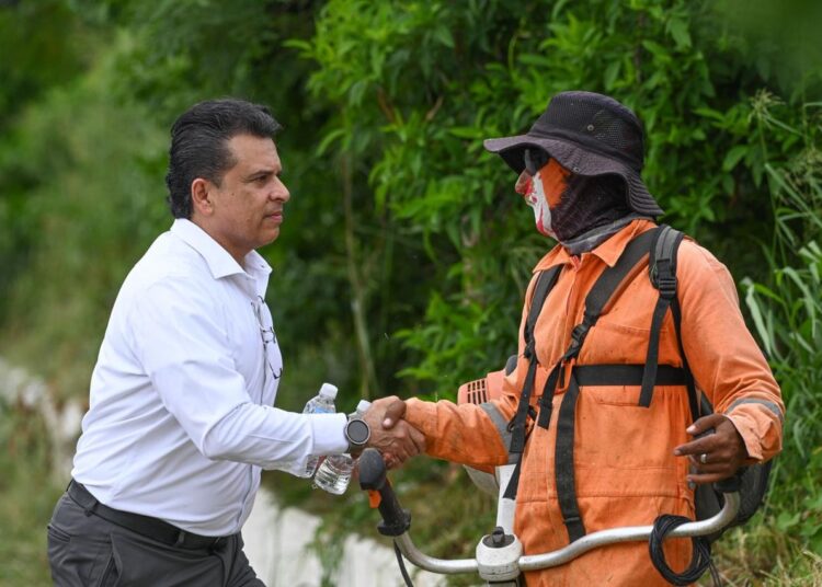 Victoria da mantenimiento a vialidades