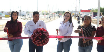 Entrega Carmen Lilia  dos importantes obras viales