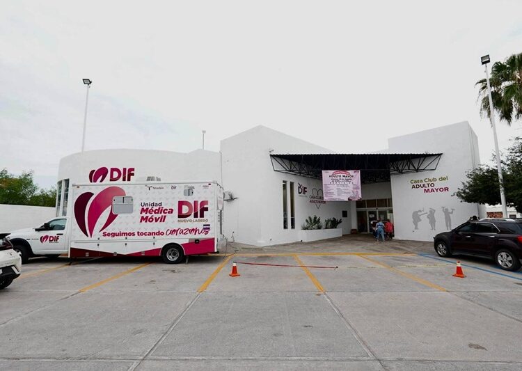 Adultos mayores reciben atención integral en brigada gratuita del DIF NLD