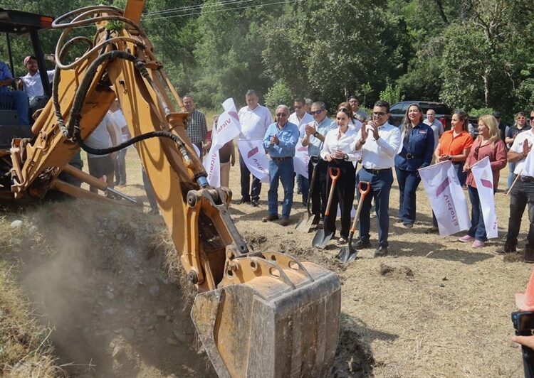 Alcalde Lalo Gattás pone en marcha instalación de desarenador en La Peñita