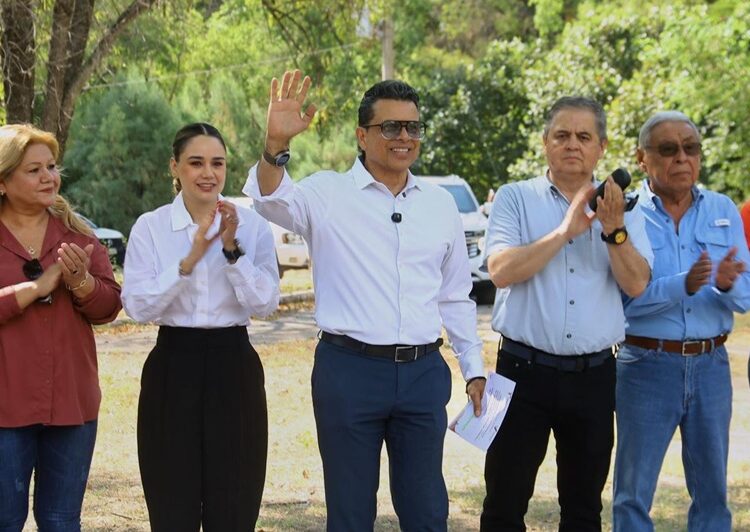 Alcalde Lalo Gattás pone en marcha instalación de desarenador en La Peñita