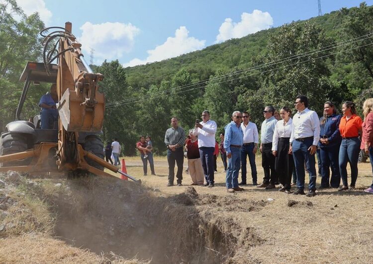 Alcalde Lalo Gattás pone en marcha instalación de desarenador en La Peñita