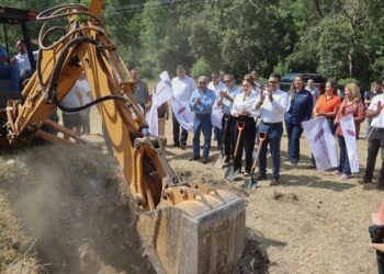 Alcalde Lalo Gattás pone en marcha instalación de desarenador en La Peñita