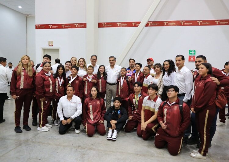 Américo reconoce a deportistas y jóvenes tamaulipecos