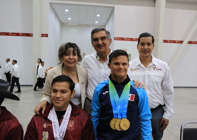 Américo reconoce a deportistas y jóvenes tamaulipecos